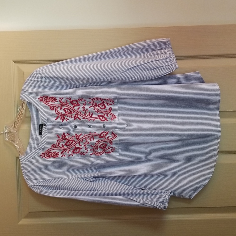 Talbots Blue & White 3/4 Sleeve Pinstripe Top w/Embroidered Detail, Size M, New.